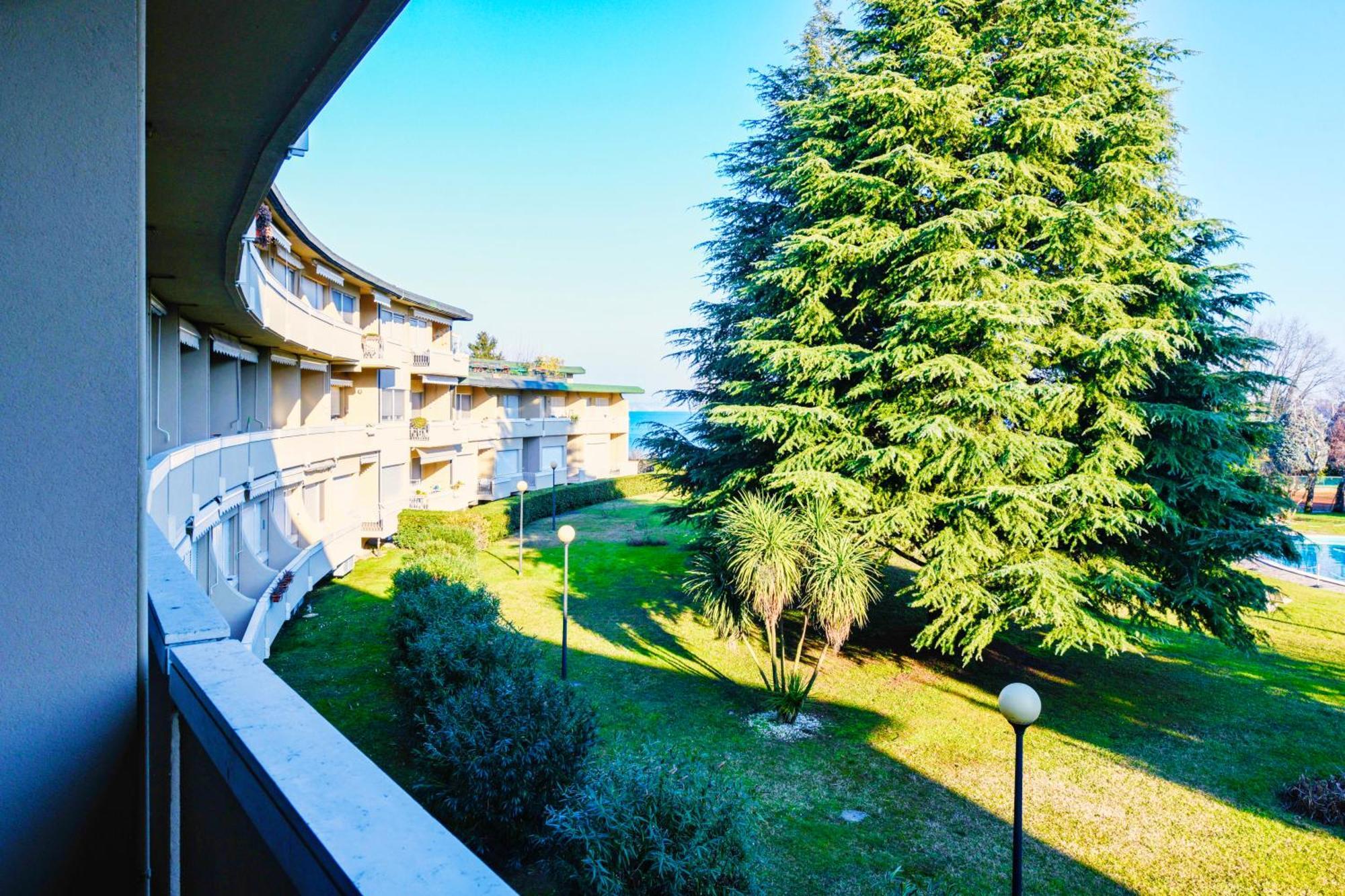 The Riva Apartment سيرمِيوني المظهر الخارجي الصورة
